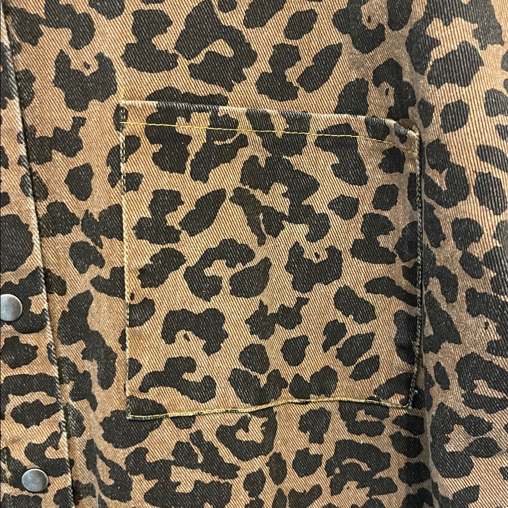 Leopard Print Button-Up Denim Jacket Size Medium Large - Picture 4 of 13